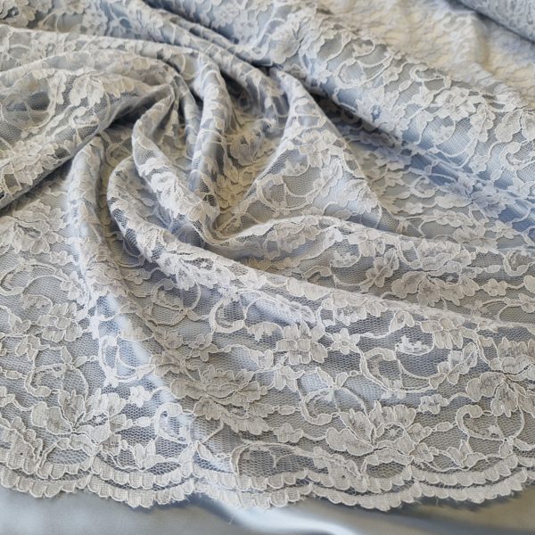 Nylon Soft runner Lace by Makower - Image 11