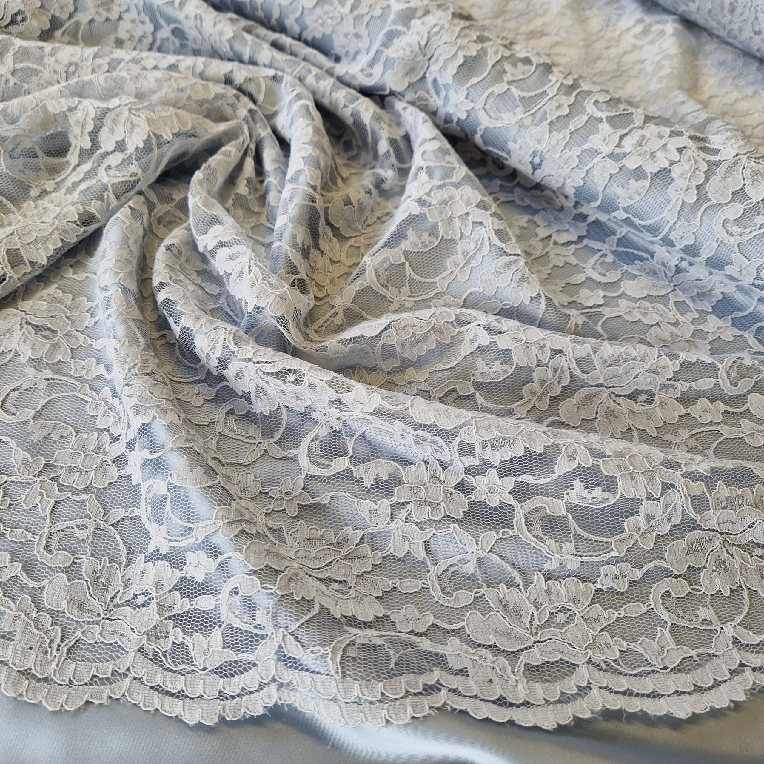 Nylon Soft runner Lace by Makower - Image 11