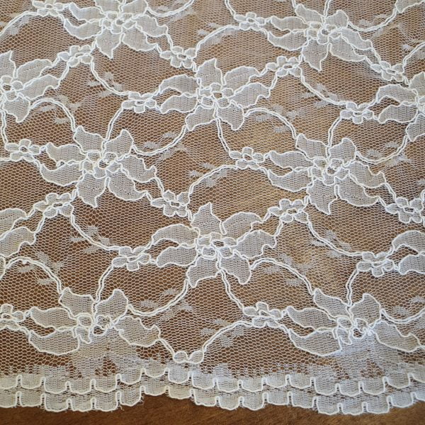 Simple Flounced Corded Runner lace