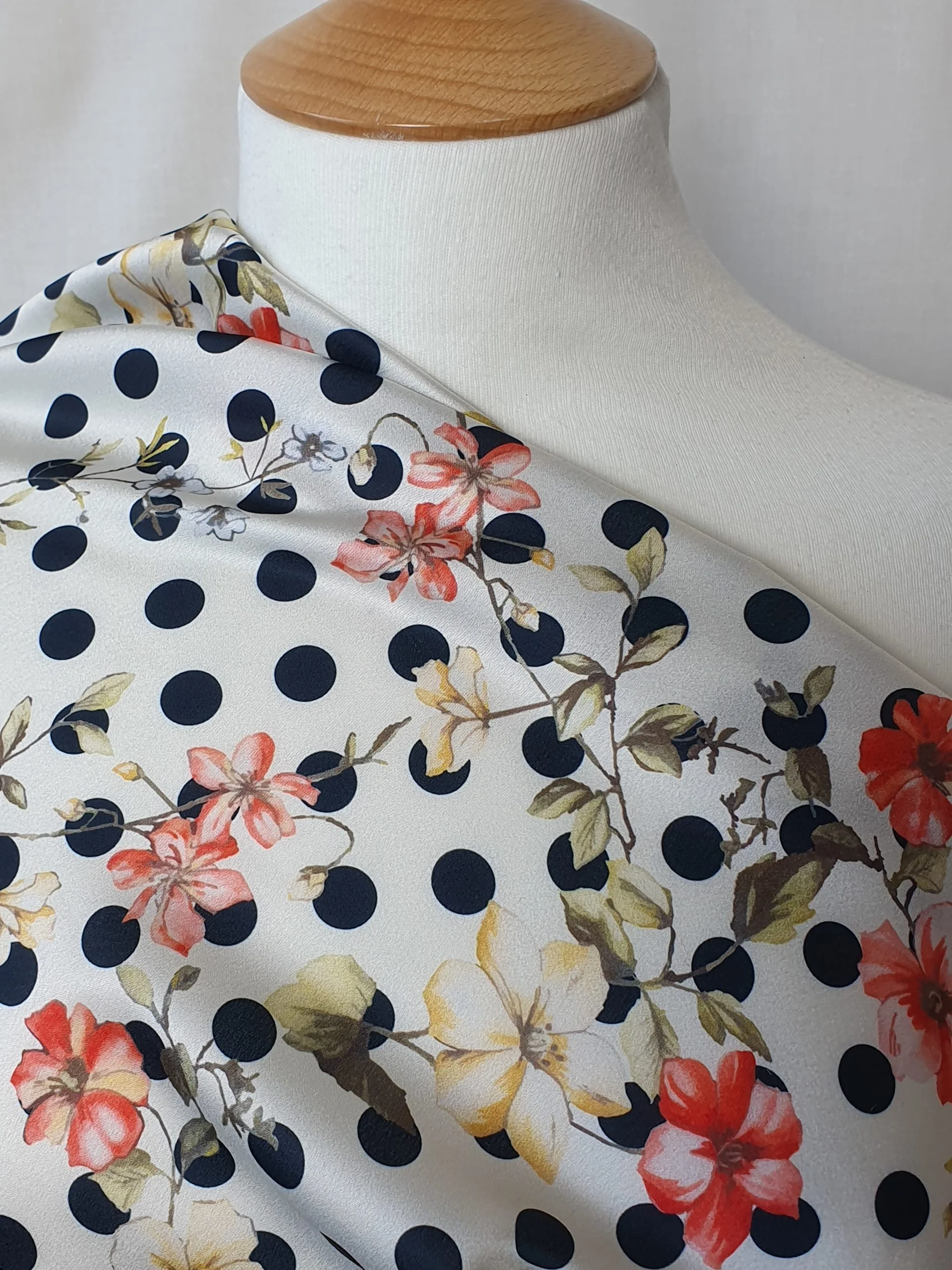 Digital printed luxury charmeuse satin - Image 5