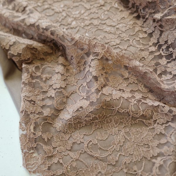 Nylon Soft runner Lace by Makower - Image 7