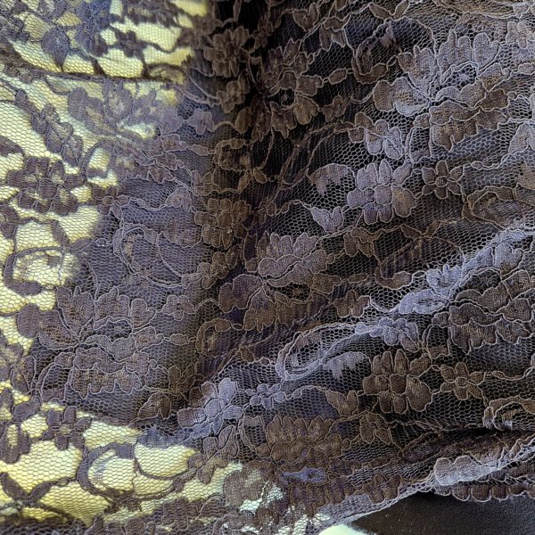 Nylon Soft runner Lace by Makower - Image 8