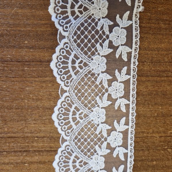 Vintage style Bridal Lace trim - Image 2