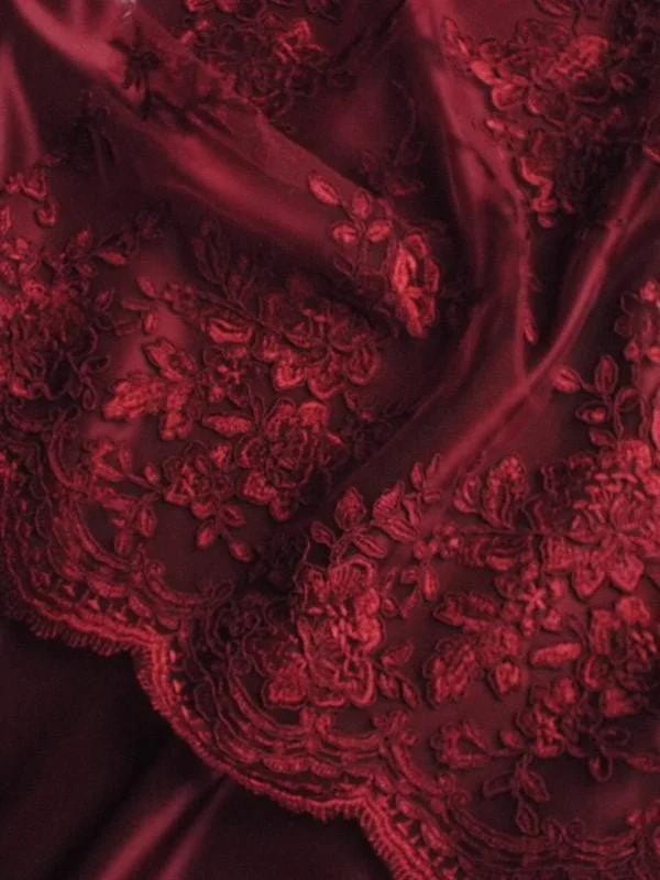 Embroidered Runner Double scalloped lace in Garnet - Image 2