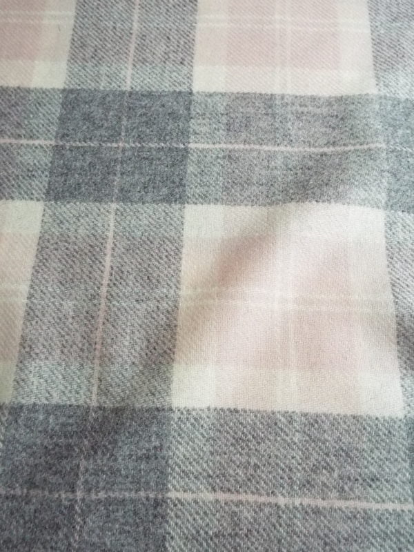 'Cameo' Large checked wool Worsted in Pinks and Greys - Image 2