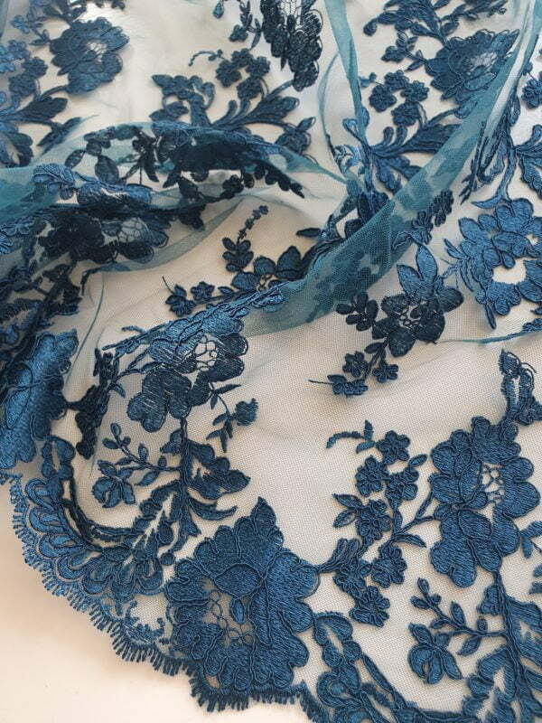 Large floral embroidered and corded lace - Image 5