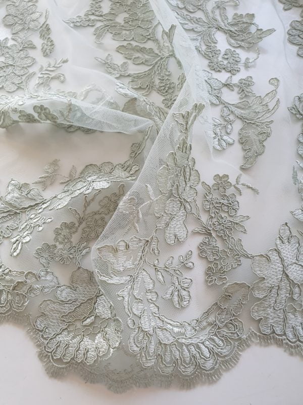 Large floral embroidered and corded lace - Image 6