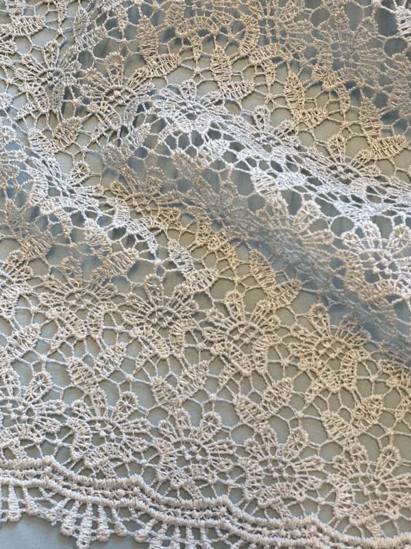 Polyester small 'Mini Bud effect' guipure lace