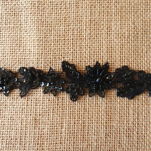 1"/25mm Narrow Flower Sequin and Beaded Trim with scattered pearls - Image 2