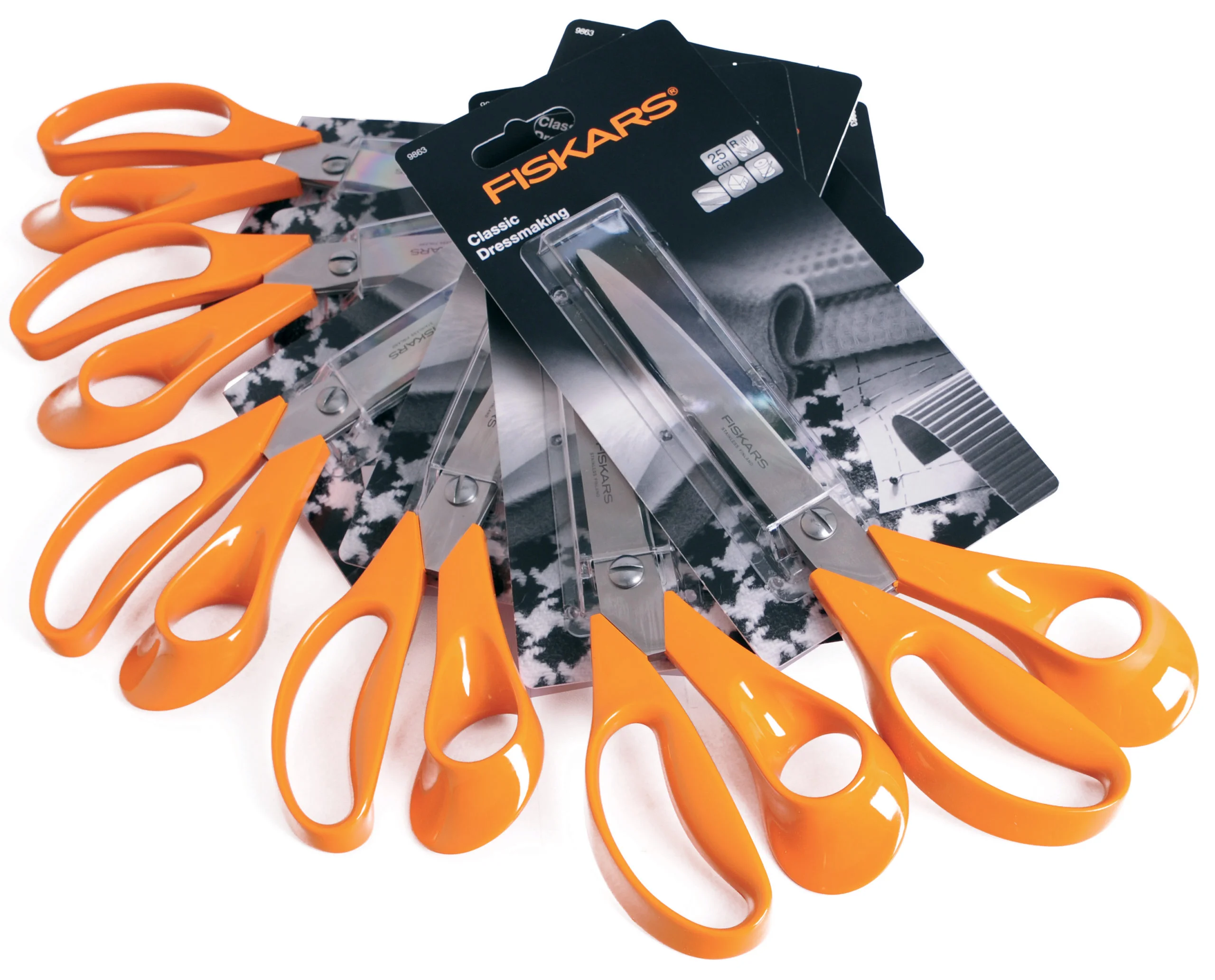 Classic Dressmaking Shears: 25cm or 10in by Fiskars - Image 4