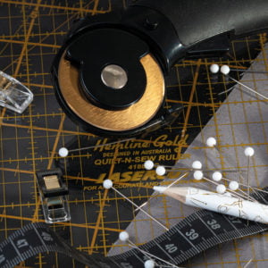 Plastic Head: Nickel Plated Steel Pins: 0.58 x 38mm: 60 Pieces by Hemline Gold