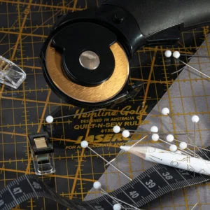 Plastic Head: Nickel Plated Steel Pins: 0.58 x 38mm: 60 Pieces by Hemline Gold