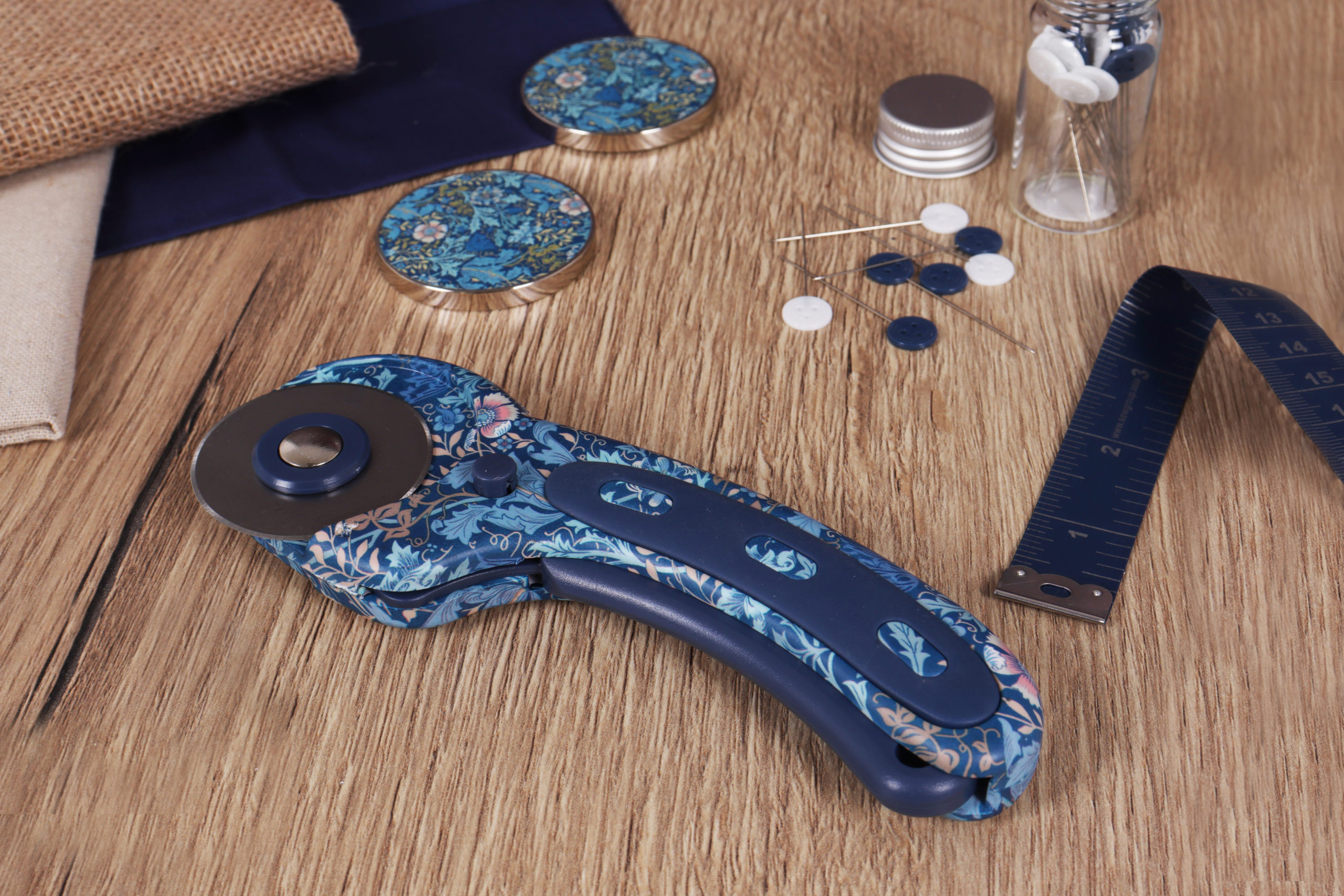45mm premium quality rotary cutter with Woodblock Crafts inspired printed design - Image 2