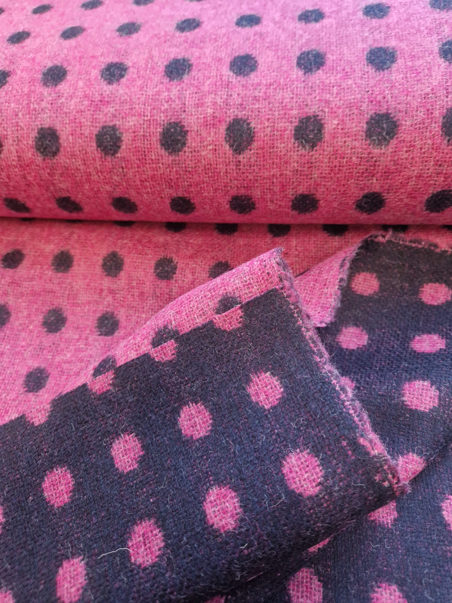 Reversible Wool Flannel Jacquard Spot | Navy | Fuschia